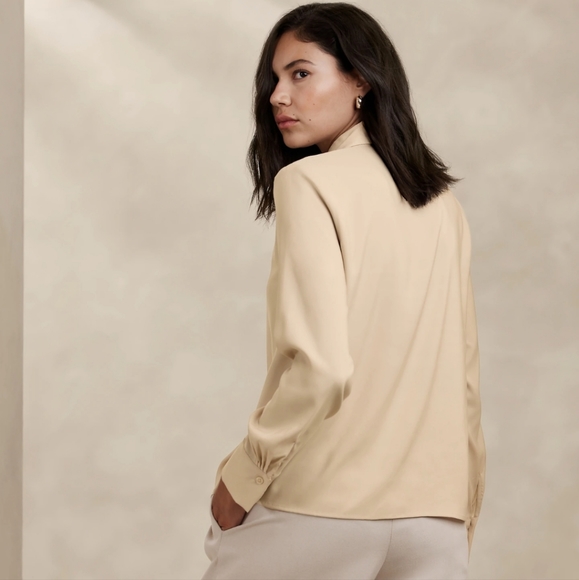 Banana Republic Cream Blouse Size M - Picture 3 of 3